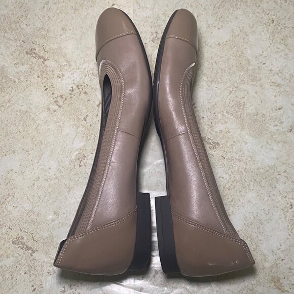 Naturalizer Womens Taupe Patent Leather Slip-On Flats With Round Toe & Low Heel - Picture 4 of 6